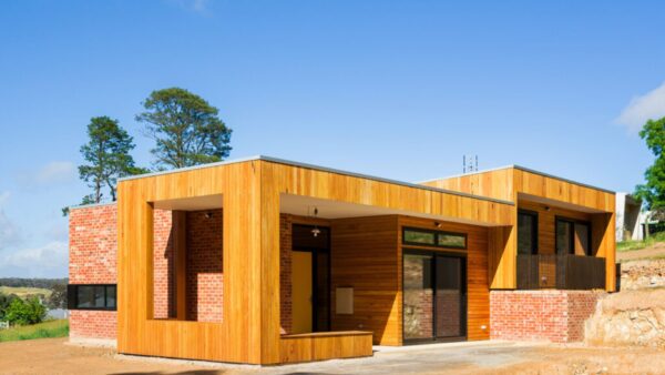 The Time to Build a House Isn’t When Everyone Else Is Doing It