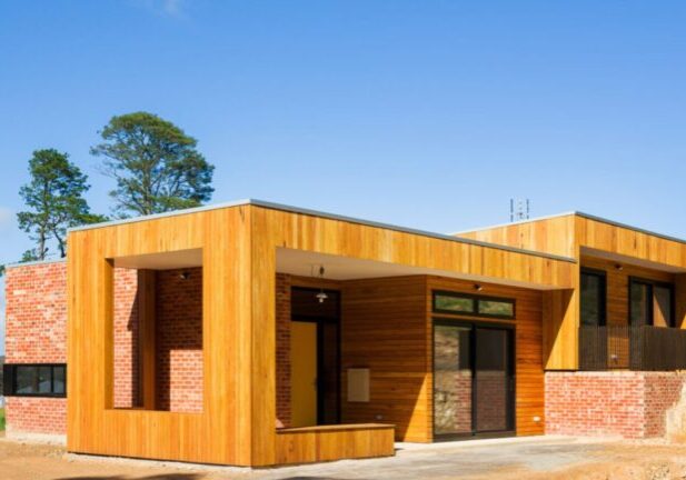 The Time to Build a House Isn’t When Everyone Else Is Doing It